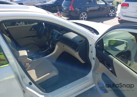 2016 Honda Accord Touring z USA, uszkodzony, nr VIN 1HGCR3F90GA031426